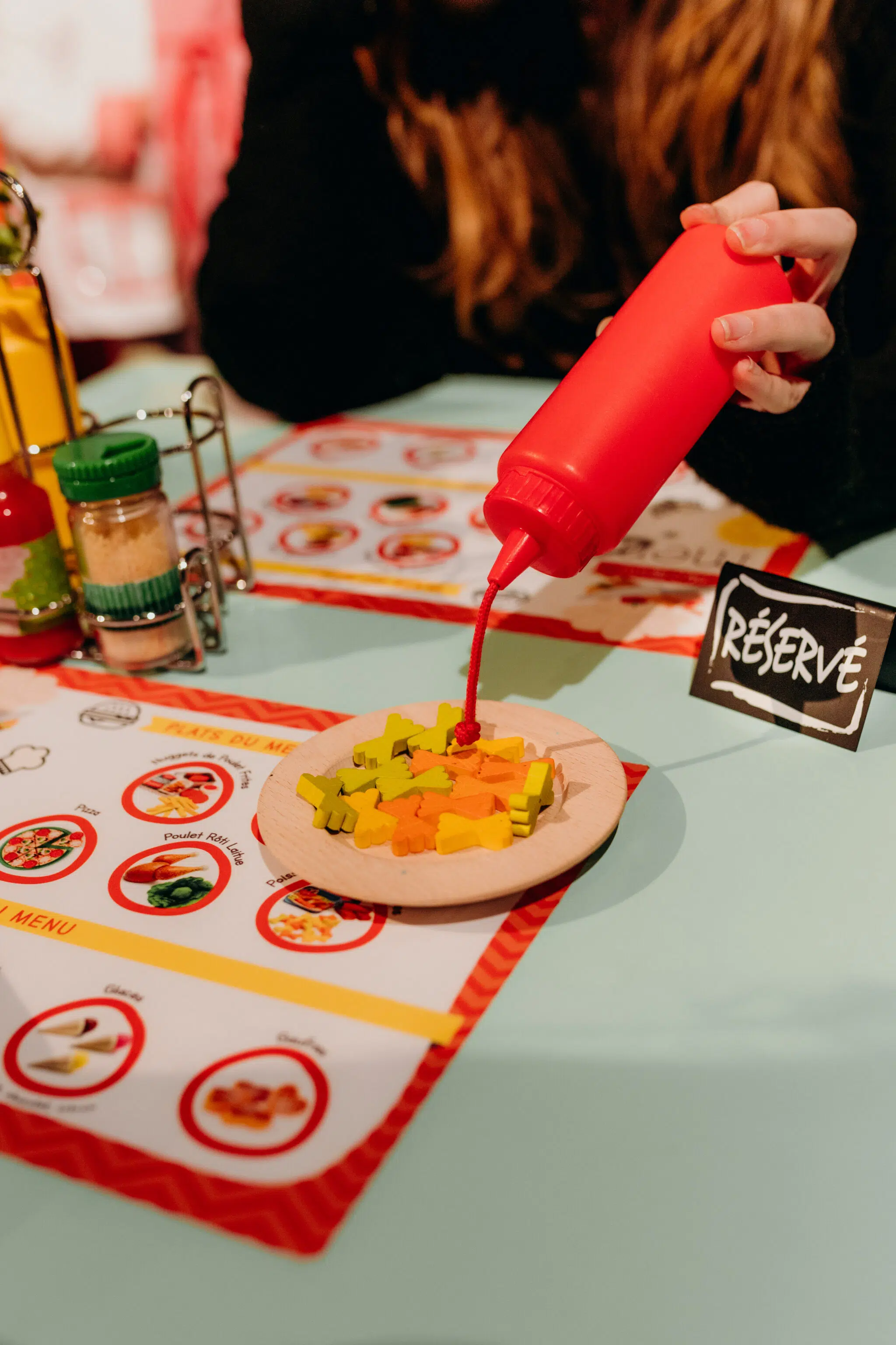 Amusez-vous dans le Restaurant à faire comme les parents