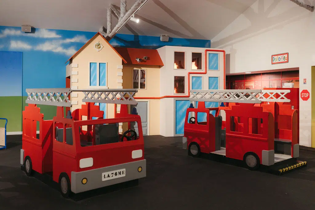 Découvrez le nouveau parc Palomano à Clermont Ferrand Un décor Palo-Feu réaliste où les enfants prennent place dans des camions de pompier pour imaginer leurs propres missions.